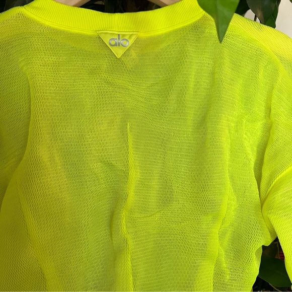 ALO Yoga Row Neon Yellow Long Sleeve Cropped Top - Picture 5 of 10